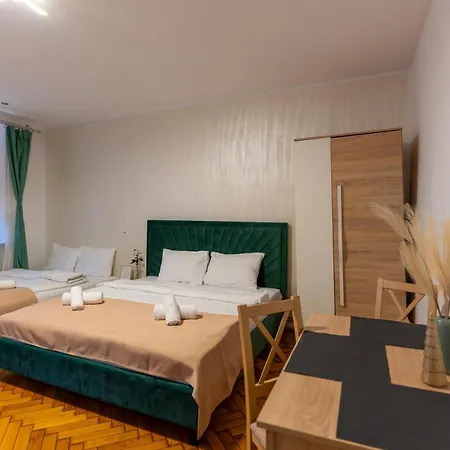 The Muse - Kronstadt Central Suites דירה *