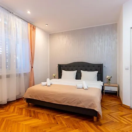 דירה The Muse - Kronstadt Central Suites
