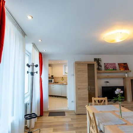 The Muse - Kronstadt Central Suites דירה *