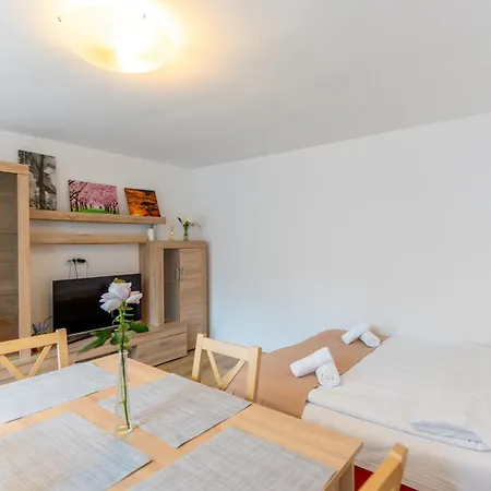 The Muse - Kronstadt Central Suites * בראשוב