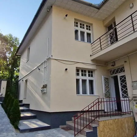 The Muse - Kronstadt Central Suites בראשוב