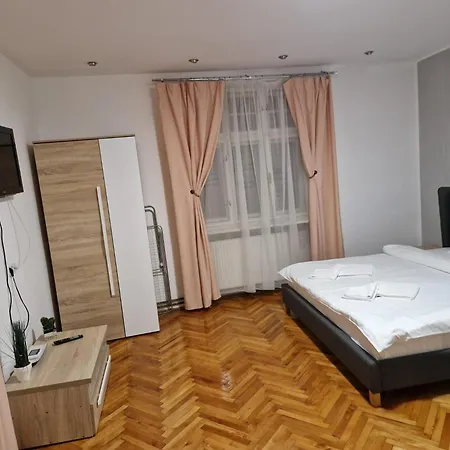 The Muse - Kronstadt Central Suites *