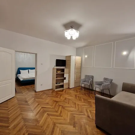 דירה The Muse - Kronstadt Central Suites בראשוב