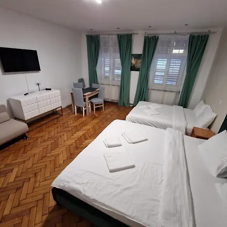 The Muse - Kronstadt Central Suites *