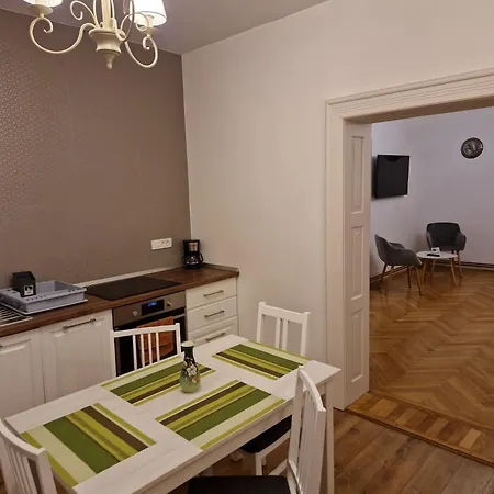 דירה The Muse - Kronstadt Central Suites בראשוב