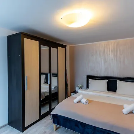 The Muse - Kronstadt Central Suites דירה